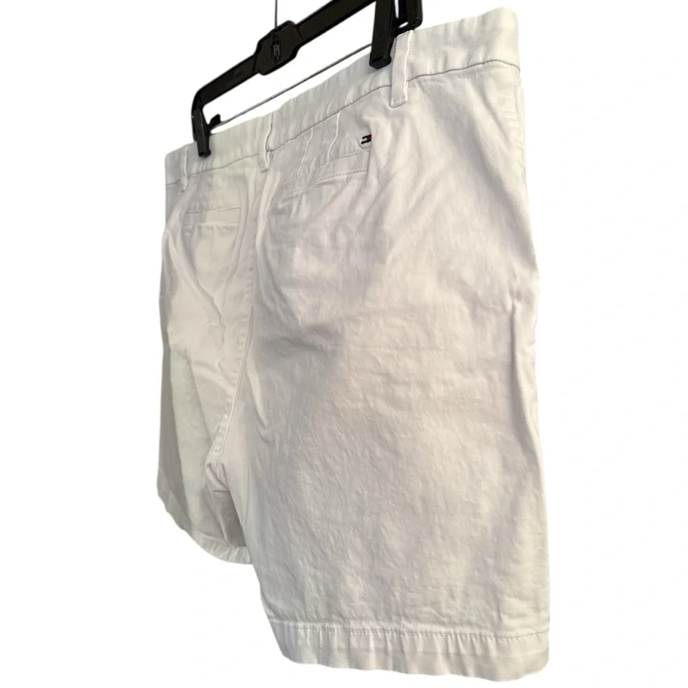 Tommy Hilfiger white chino shorts size 18 EUC A-91